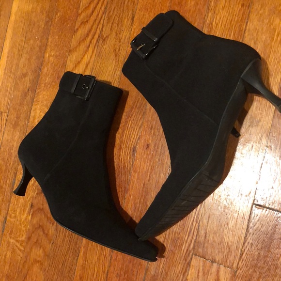 Black Stuart Weitzman waterproof boots - Picture 2 of 8